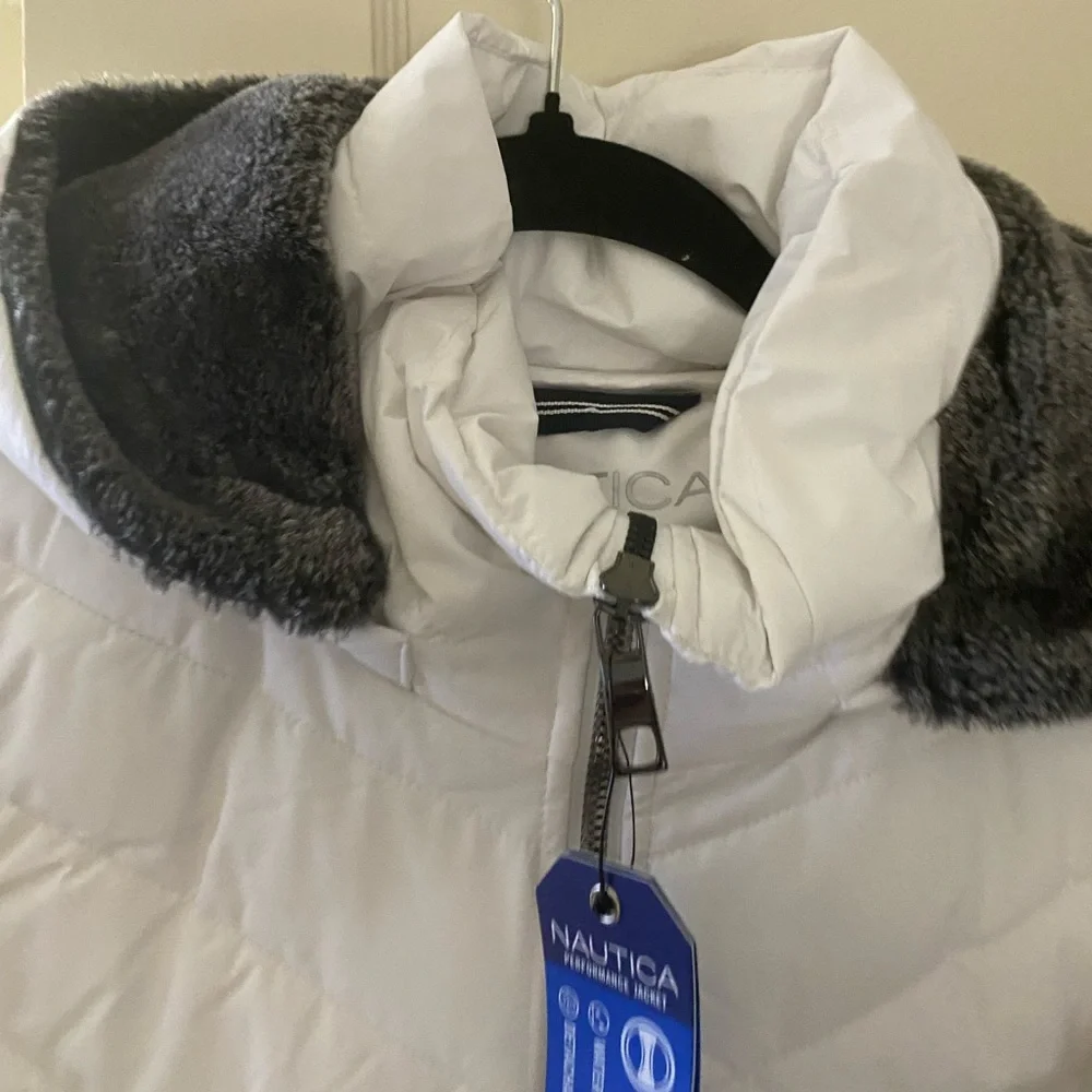 SELLING 2 BRAND NEW COATS NAUTICA AND CALVIN KLEIN - Picture 4 of 6